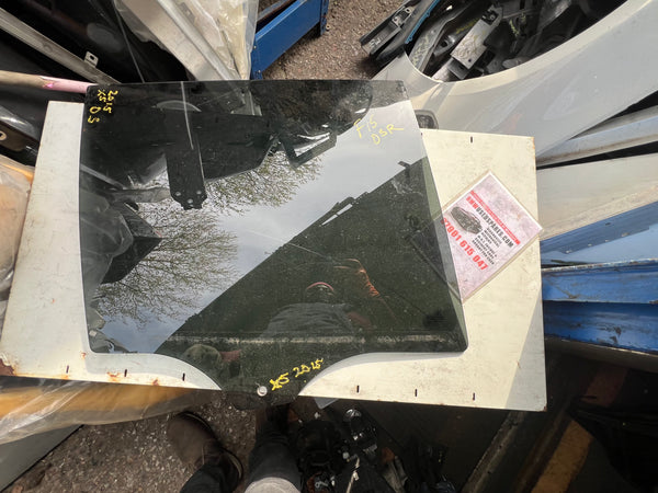 BMW X5 2017 F15  driver side Rear door glass
E001147
43R000266