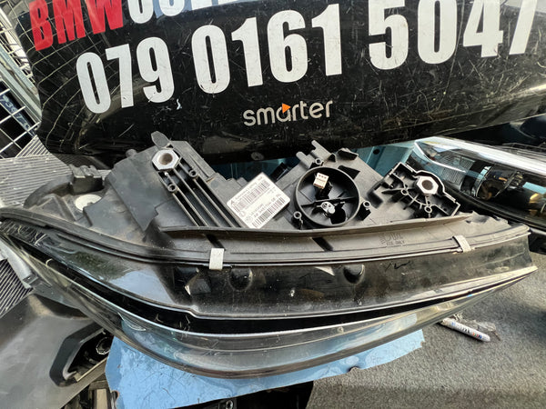 A89481704-08
   BMW 3 Series 2022 G20 G21  Driver Side LED Headlight

no module 

GENUINE

9481704

bmw G20 headlight