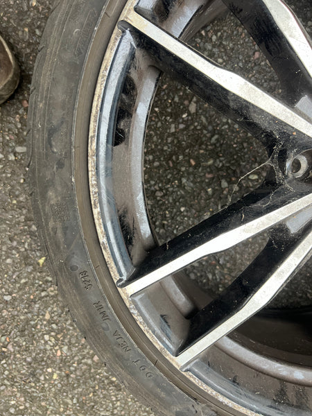 Bmw part

bmw parts

8090094

GENUINE

BMW 3 Series  2022  G20 M sport  G20 G21 front single Alloywheel RIM 8Jx19

8089892

needs refurbishing 

observe all pictures please