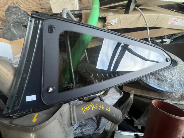 Bmw 4 series 2020  G22 G23 G82 driver side rear quarter glass

51377482716

7482716
Quarter window glass rear RIGHT 7482716 BMW 4 SERIES G22, G23 G82 2020