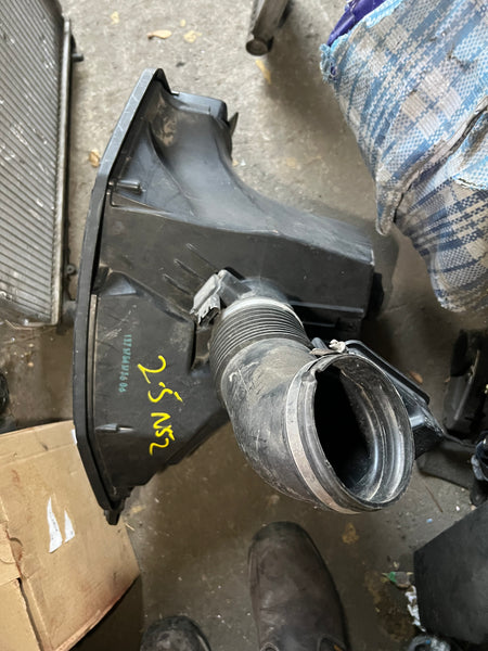 BMW 1 3 Series E87 E90 E91 Petrol N52 2.5 IAir Filter Box Intake Silencer
Bmw 3 series 2006 2.5i Air filter box and sensor 
7541736
13717541736