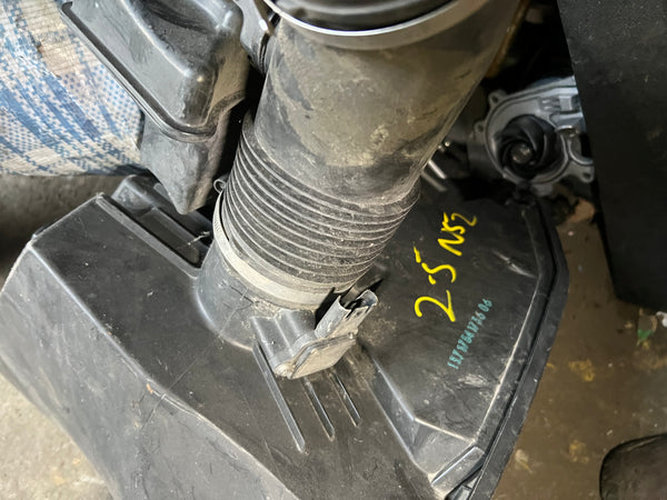 BMW 1 3 Series E87 E90 E91 Petrol N52 2.5 IAir Filter Box Intake Silencer
Bmw 3 series 2006 2.5i Air filter box and sensor 
7541736
13717541736