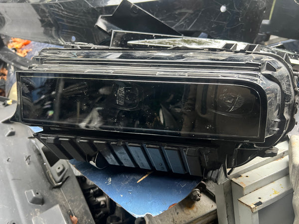 BMW XM  2024 passenger side LED LOWER HEADLIGHT  

GENUINE

5A8D463