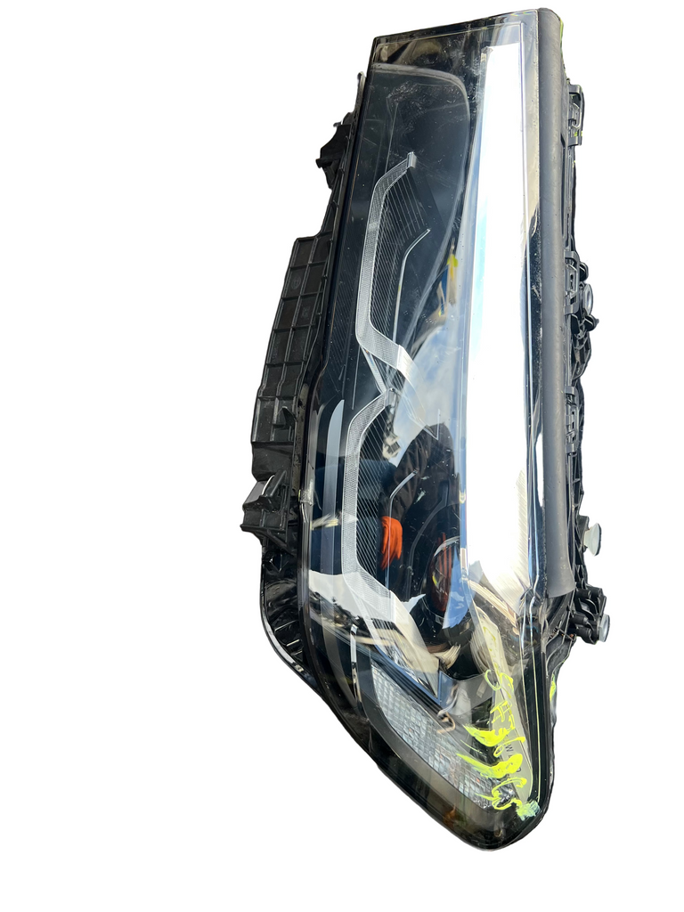 BMW 5 SERIES  2022 G30  FACELIFT PASSENGER LEFT LED HEADLIGHT

5A388C5 

BMW 5 series headlight 

Bmw g30 headlight 

bmw headlight
