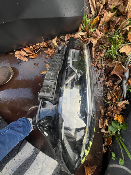 BMW 5 SERIES  2022 G30  FACELIFT PASSENGER LEFT LED HEADLIGHT

5A388C5 

BMW 5 series headlight 

Bmw g30 headlight 

bmw headlight