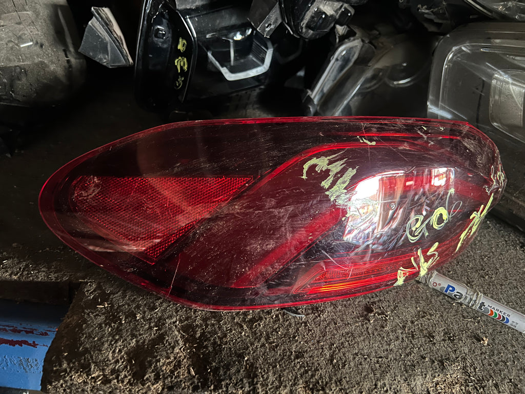 Bmw X6 2021 G06 passenger side backlight

bmw G06 passenger side back light

H3744227315. 
There is a scratch on the lens

please observe pictures