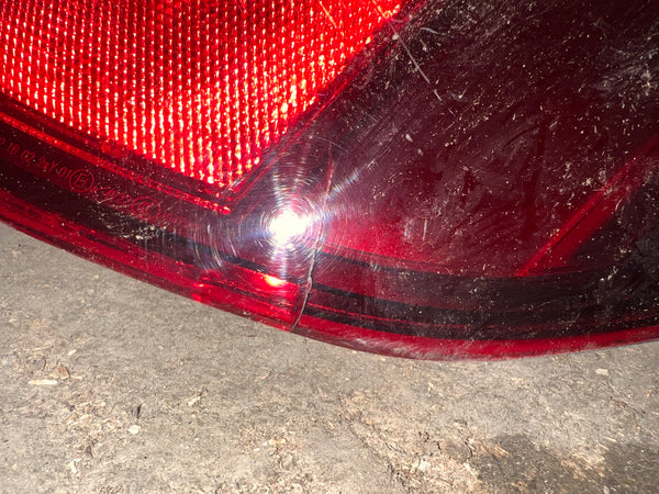 Bmw X6 2021 G06 passenger side backlight

bmw G06 passenger side back light

H3744227315. 
There is a scratch on the lens

please observe pictures
