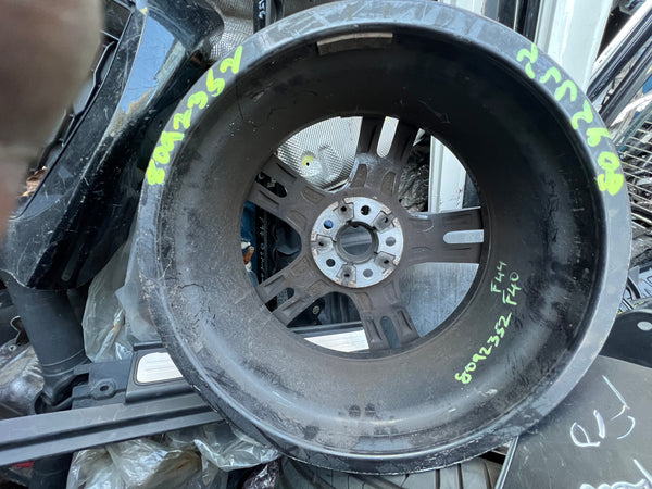Bmw alloy wheels 

bmw alloy wheel 

bmw part

bmw parts 

8092352

      Bmw 1 Series 2020 F40 alloy

Bmw 2 Series F44 18" 819  1 single Alloy wheel   8Jx18 needs refurbishment

 Observe all pictures please 


       Bmw 1 series  single f40 Alloy wheel