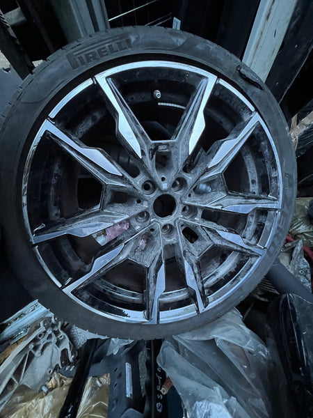 BMW I4 2024 M4 4 SERIES G26 DIAMOND CUT front ALLOY WHEEL RIM

8.5Jx19 H2

8089227

Bmw i4 2024 front alloy wheel 

Bmw i4 alloy wheel  

bmw part

bmw parts  

bmw alloy wheels
