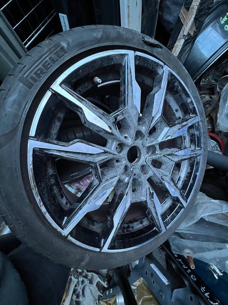 BMW I4 2024 M4 4 SERIES G26 DIAMOND CUT front ALLOY WHEEL RIM

8.5Jx19 H2

8089227

Bmw i4 2024 front alloy wheel 

Bmw i4 alloy wheel  

bmw part

bmw parts  

bmw alloy wheels