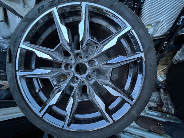 BMW I4 2024 M4 4 SERIES G26 DIAMOND CUT front ALLOY WHEEL RIM

8.5Jx19 H2

8089227

Bmw i4 2024 front alloy wheel 

Bmw i4 alloy wheel  

bmw part

bmw parts  

bmw alloy wheels