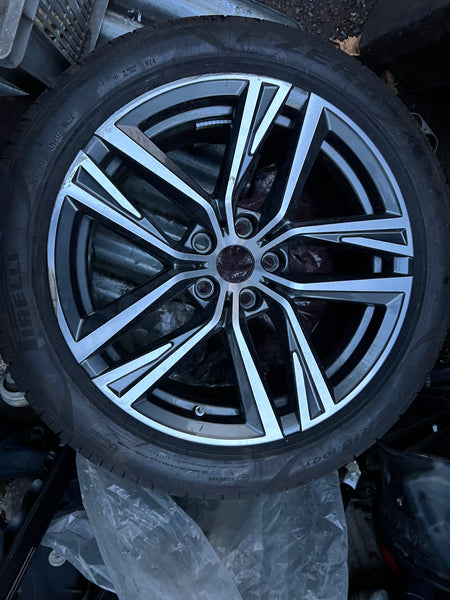 BMW i4 2024 G26 GRAND COUPE 1 single front alloy wheel  18 inch  853

GENUINE 8.5X18 ET36

6896768 

5A1E212 

bmw i4 alloy wheel

bmw alloy wheel 

bmw part

bmw parts