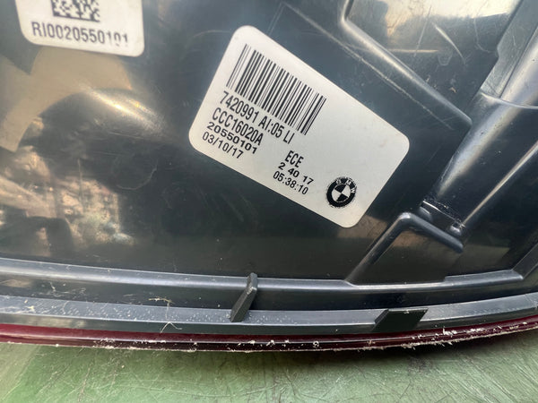 BMW M2  2017  F87  passenger side LED  back light 

This light has a little chip high lighted in yellow 

please observe all pictures 

7420991

Bmw 2 series 2018 passenger side back light 

bmw part

bmw parts 

bmw back light

bmw right