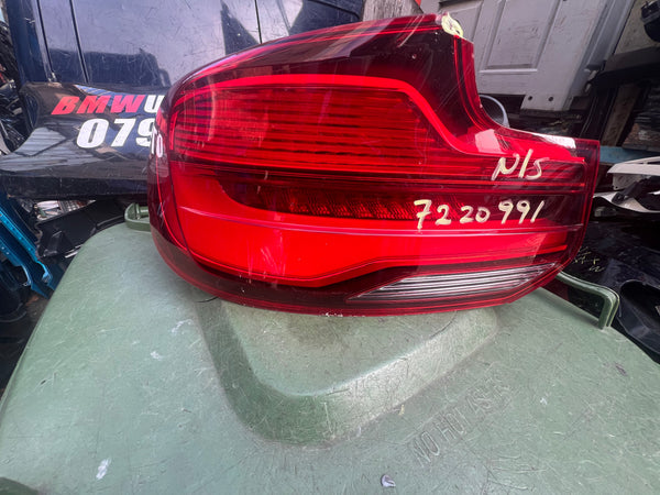 BMW M2  2017  F87  passenger side LED  back light 

This light has a little chip high lighted in yellow 

please observe all pictures 

7420991

Bmw 2 series 2018 passenger side back light 

bmw part

bmw parts 

bmw back light

bmw right