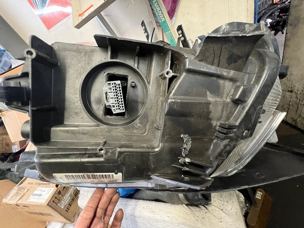 90021745

FORD KUGA 2016 Mk2 Drivers side Xenon Headlight