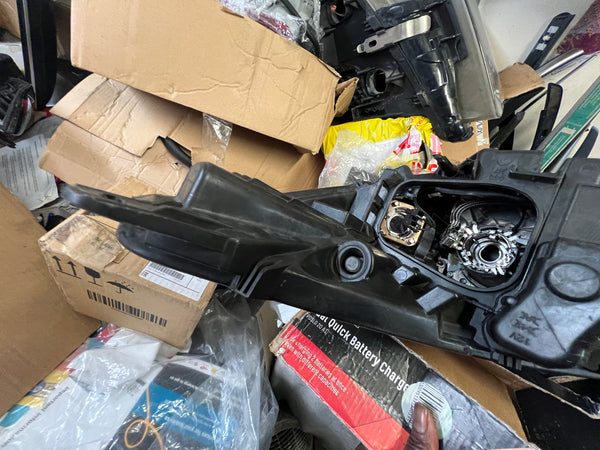 90021745

FORD KUGA 2016 Mk2 Drivers side Xenon Headlight