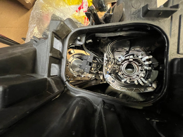 90021745

FORD KUGA 2016 Mk2 Drivers side Xenon Headlight