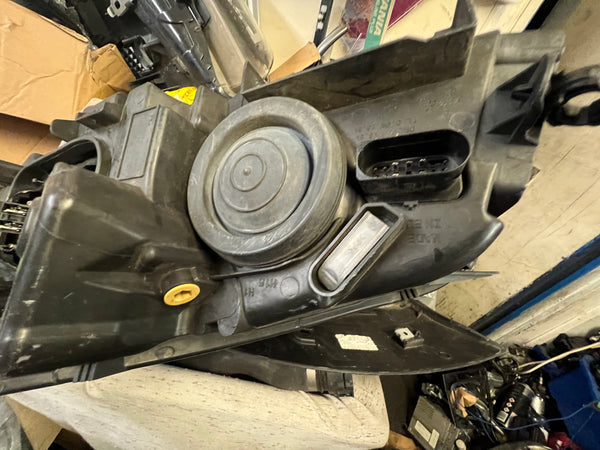 90021745

FORD KUGA 2016 Mk2 Drivers side Xenon Headlight