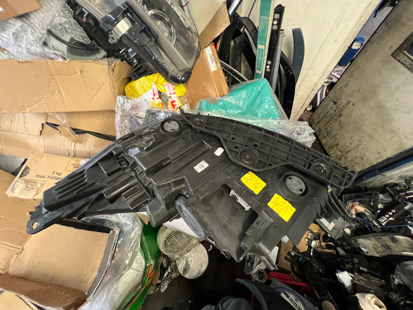 90021745

FORD KUGA 2016 Mk2 Drivers side Xenon Headlight