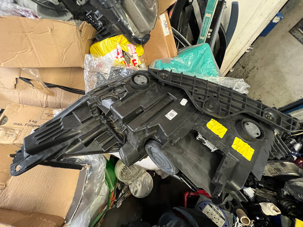 90021745

FORD KUGA 2016 Mk2 Drivers side Xenon Headlight