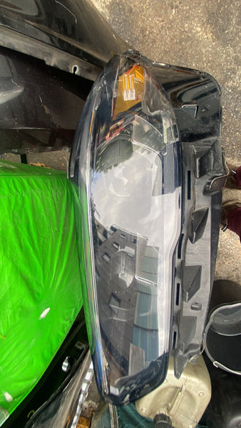 BMW X5 G05 2020  PASSENGER SIDE FULL LED HEADLIGHT

  9481781

 Bmw X6 2020 G05 passenger side led headlight.

no modules