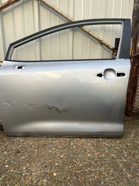 Toyota Prius Plus 2020 Front passenger Side Door   67001-47080

toyota Prius door shell 

needs a respray