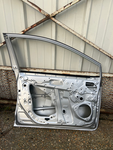 Toyota Prius Plus 2020 Front passenger Side Door   67001-47080

toyota Prius door shell 

needs a respray