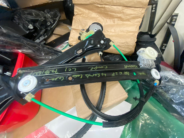 7281624
BMW 4 SERIES RIGHT FRONT WINDOW REGULATOR WINDER 2 Door Coupe

51337352748