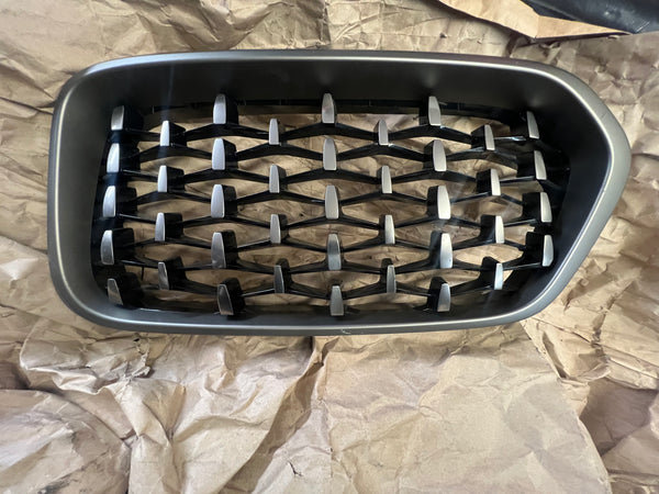 BMW X2 2023 F39 Front bumper upper radiator grill 9465858

9891784