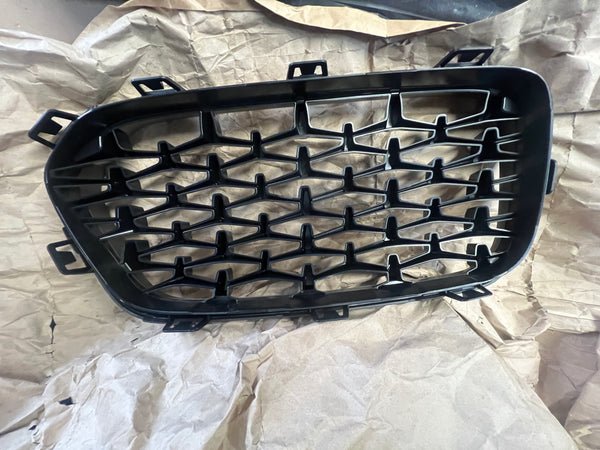 BMW X2 2023 F39 Front bumper upper radiator grill 9465858

9891784