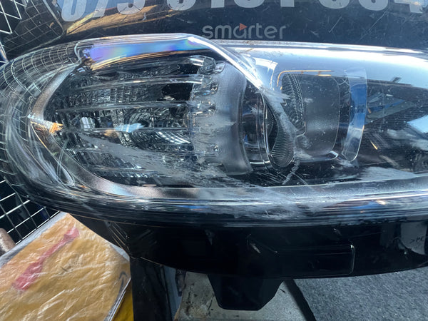 FORD MONDEO 2016  MK5 driver side HEADLIGHT DS73-13W029-FA 

Hole in the light please observe pictures 

ford light 

ford part

Ford mondeo parts