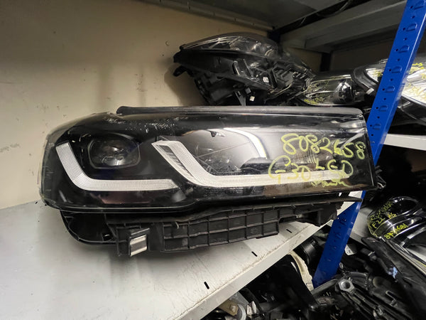 8082658
 Bmw M5 2020 passenger side headlight 

BMW 5 SERIES 2020 M5 F90 G30 LCI Driver side LED HEADLIGHT SHADOW LINE 

BMW 5 SERIES M5 F90 G30 LCI LED HEADLIGHT SHADOW LINE RIGHT DRIVER 8082658 2022

This light is scuffed 

please observe all pictures