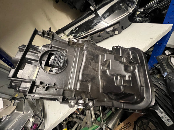 8082658
 Bmw M5 2020 passenger side headlight 

BMW 5 SERIES 2020 M5 F90 G30 LCI Driver side LED HEADLIGHT SHADOW LINE 

BMW 5 SERIES M5 F90 G30 LCI LED HEADLIGHT SHADOW LINE RIGHT DRIVER 8082658 2022

This light is scuffed 

please observe all pictures