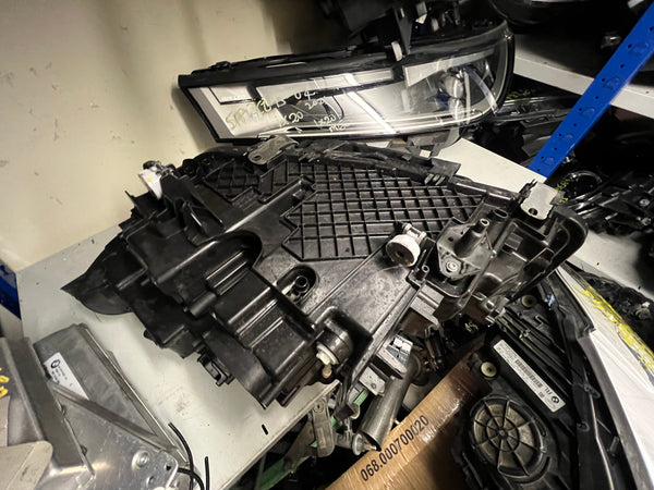 8082658
 Bmw M5 2020 passenger side headlight 

BMW 5 SERIES 2020 M5 F90 G30 LCI Driver side LED HEADLIGHT SHADOW LINE 

BMW 5 SERIES M5 F90 G30 LCI LED HEADLIGHT SHADOW LINE RIGHT DRIVER 8082658 2022

This light is scuffed 

please observe all pictures