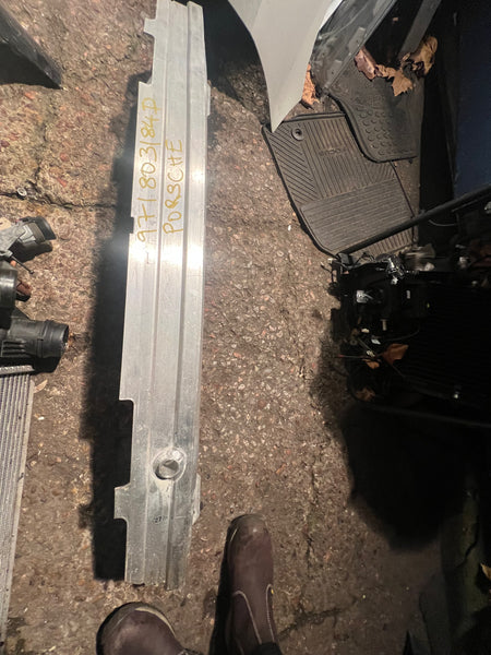 PORSCHE PANAMERA 971 2022  REAR REINFORCEMENT BEAM CRASH BAR HYBRID

971803184D

PORSCHE PANAMERA 2022  rear bumper crash bar