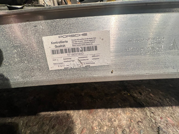 PORSCHE PANAMERA 971 2022  REAR REINFORCEMENT BEAM CRASH BAR HYBRID

971803184D

PORSCHE PANAMERA 2022  rear bumper crash bar