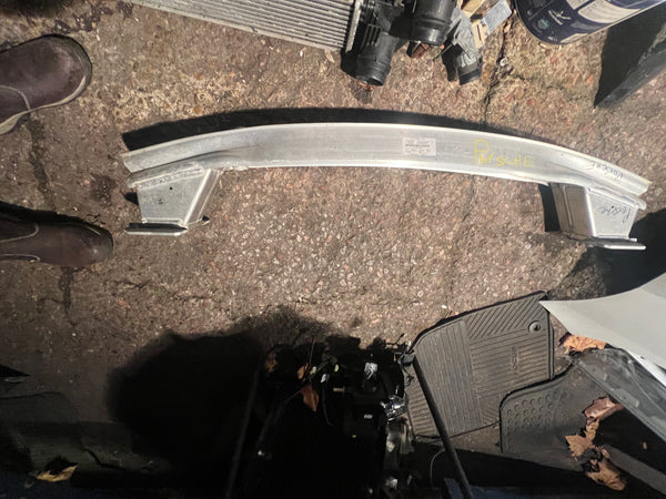 PORSCHE PANAMERA 971 2022  REAR REINFORCEMENT BEAM CRASH BAR HYBRID

971803184D

PORSCHE PANAMERA 2022  rear bumper crash bar