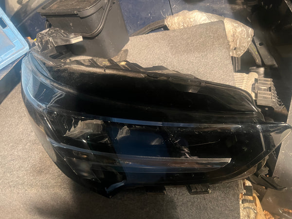 39162656 VAUXHALL CORSA F  2024  DRIVER SIDE LED HEADLIGHT

clips broken 

please observe all pictures 

vauxhall light

Vauxhall corsa headlight
