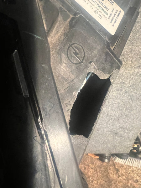 39162656 VAUXHALL CORSA F  2024  DRIVER SIDE LED HEADLIGHT

clips broken 

please observe all pictures 

vauxhall light

Vauxhall corsa headlight