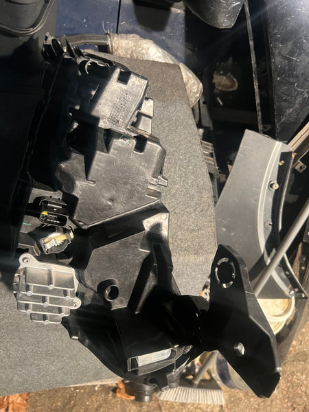 39162656 VAUXHALL CORSA F  2024  DRIVER SIDE LED HEADLIGHT

clips broken 

please observe all pictures 

vauxhall light

Vauxhall corsa headlight