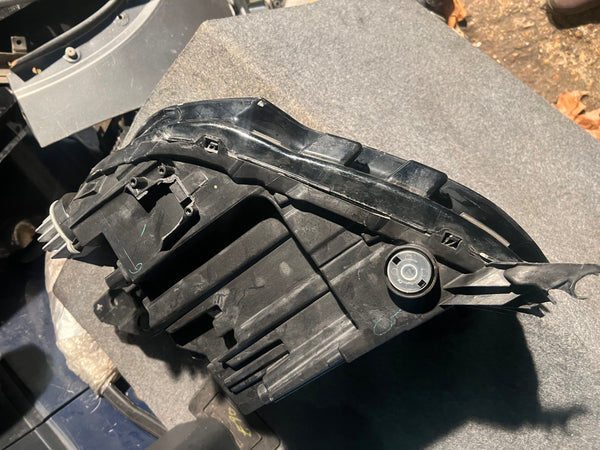 39162656 VAUXHALL CORSA F  2024  DRIVER SIDE LED HEADLIGHT

clips broken 

please observe all pictures 

vauxhall light

Vauxhall corsa headlight