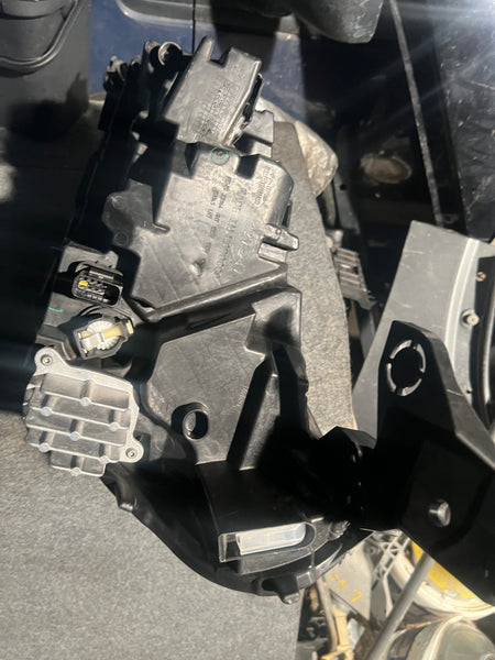 39162656 VAUXHALL CORSA F  2024  DRIVER SIDE LED HEADLIGHT

clips broken 

please observe all pictures 

vauxhall light

Vauxhall corsa headlight