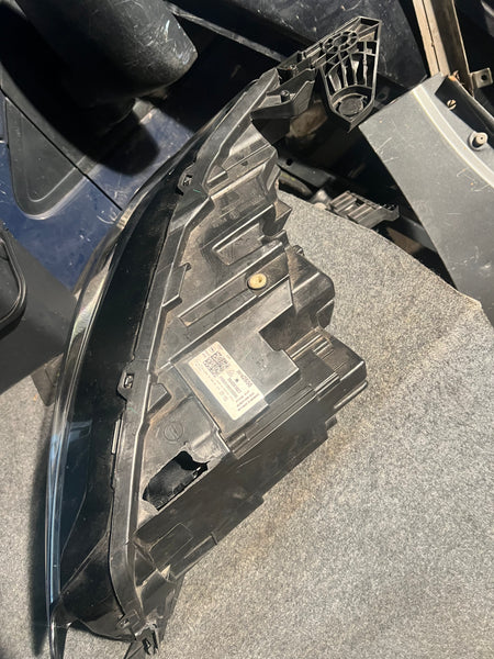 39162656 VAUXHALL CORSA F  2024  DRIVER SIDE LED HEADLIGHT

clips broken 

please observe all pictures 

vauxhall light

Vauxhall corsa headlight