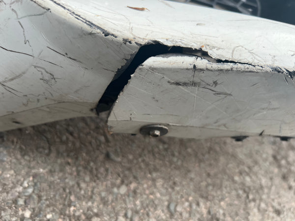 BMW M2 Competition F87 front bumper 

This bumper needs repair 

observe all pictures please 

51118062177

8062177