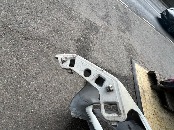 BMW M2 Competition F87 front bumper 

This bumper needs repair 

observe all pictures please 

51118062177

8062177