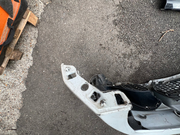 BMW M2 Competition F87 front bumper 

This bumper needs repair 

observe all pictures please 

51118062177

8062177
