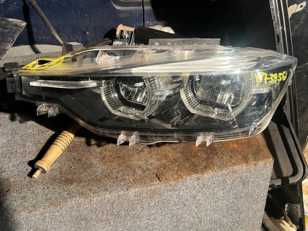 BMW 3 SERIES 2017 F30 F31 PASSENGER SIDE Led HEADLIGHT

8739561 

Bmw f30 headlight 

bmw part

bmw parts 

Hole on top of light 

which you can put  silicone 

please observe all pictures