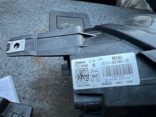 63115A01964

MINI COOPER 2023  F56 LCI JCW driver side LED HEADLIGHT

5A01964

2 clips broken 

please observe all pictures 

Mini Cooper f56 headlight 

mini headlights 

mini lights 

Mini Cooper bumper 

Mini Cooper parts