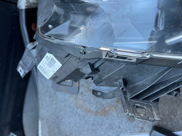 63115A01964

MINI COOPER 2023  F56 LCI JCW driver side LED HEADLIGHT

5A01964

2 clips broken 

please observe all pictures 

Mini Cooper f56 headlight 

mini headlights 

mini lights 

Mini Cooper bumper 

Mini Cooper parts