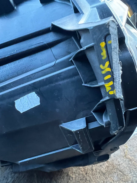 63115A01964

MINI COOPER 2023  F56 LCI JCW driver side LED HEADLIGHT

5A01964

2 clips broken 

please observe all pictures 

Mini Cooper f56 headlight 

mini headlights 

mini lights 

Mini Cooper bumper 

Mini Cooper parts